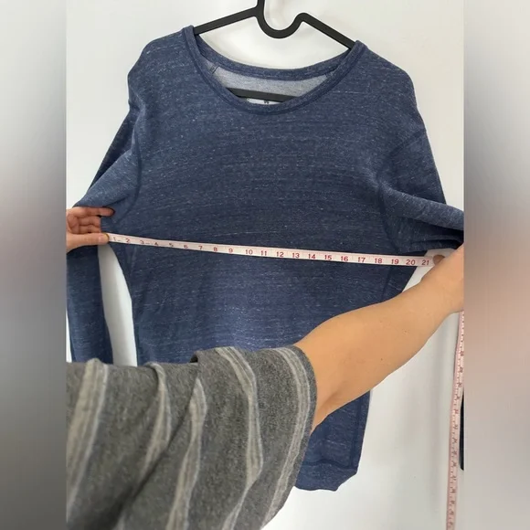 Men’s Reigning Champ lightweight Crewneck - Picture 12 of 12